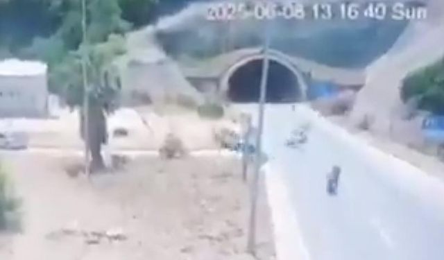 Antalya'da iki motorlu bisiklet ile binek aracın çarpışması sonucunda 2 birey hayatını kaybetti, 4 birey yaralandı