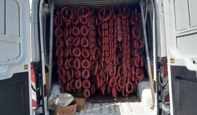 Afyon Jandarması yakaladı: 1610 kilo zararlı sucuk yakalandı!