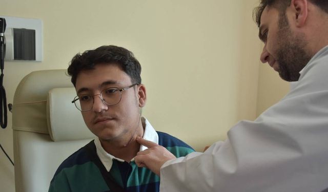 Uşaklı Genç, Nadir Görülen Tümörden AFSÜ Hastanesi'nde Kurtuldu