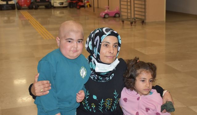 Türkiye'de Bir İlk: Nadir Kan Hastalığı Olan Alperen Ablasının Kemik İliğiyle Hayata Tutundu