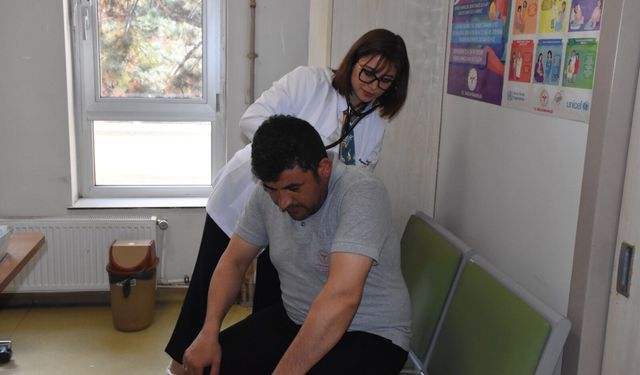 Tıp Fakültesinde tanıştılar: Afyon’da Doktor çift aynı hastanede hayat kurtarıyor