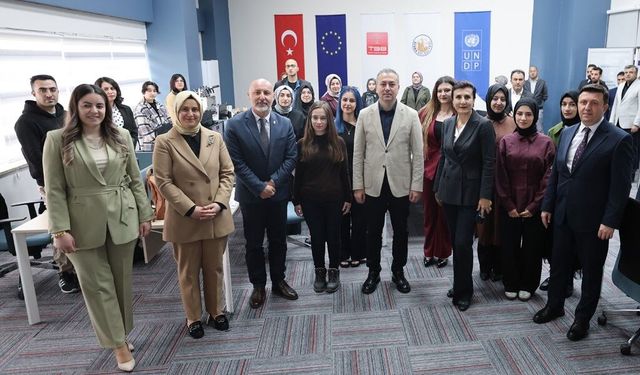 Sivas'ta Dijital Gençlik Merkezi Açıldı: Gençlere Yazılım ve Yapay Zekâ Eğitimi
