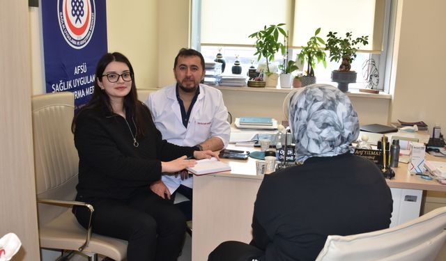 Afyon’da Kanseri Atlatan Kadına Karnındaki Yağdan Meme Yapıldı