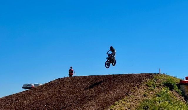 Balkan ve Avrupa Motokros Şampiyonaları Afyon'da başladı: 6 ülkeden 150 sporcu pistte!