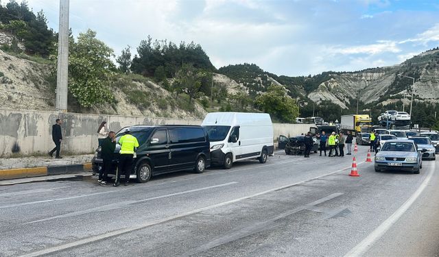 Burdur'da 5 aracın karıştığı zincirleme kazada 5 kişi hafif yaralandı