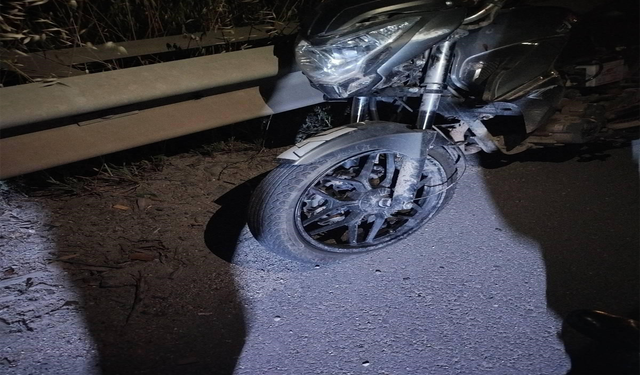 Kontrolden Çıkan Motosiklet Yere Devrildi: Yaralı Var...