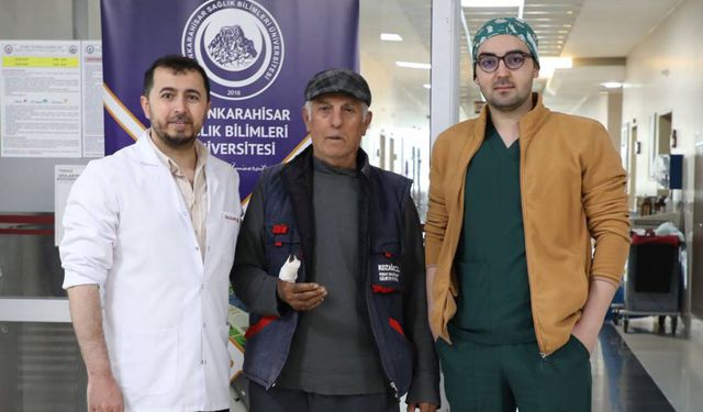 Antalya'dan geldi AFSÜ'de iyileşti: Ağaç budarken parmağını yaralamıştı, sağlığına kavuştu!