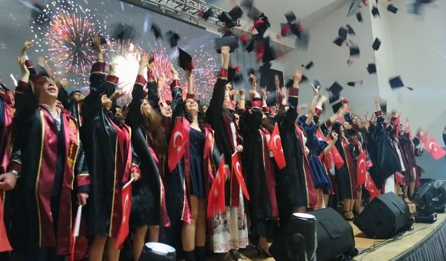 Süleyman Demirel Fen Lisesi'nde 32. Dönem Mezuniyet Coşkusu