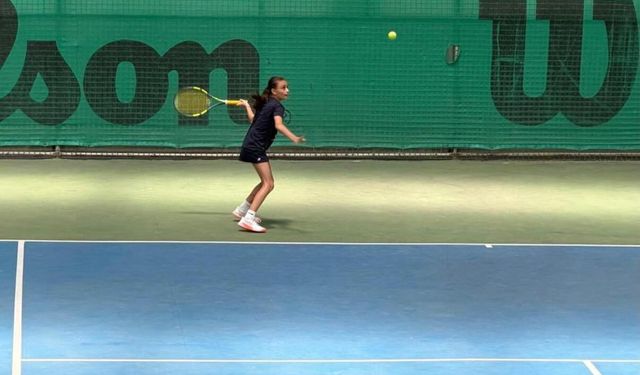 Afyon'da Tenis Turnuvası tamamlandı: Dereceye girenler ödüllendirildi