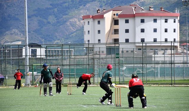 Afyon’da kriket heyecanı: 12 takım 200 sporcu yarıştı!