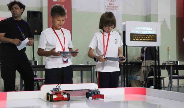 Bolu'da öğrenciler tasarladıkları mini robotlarla yarıştı: 68 takım kıyasıya mücadele etti