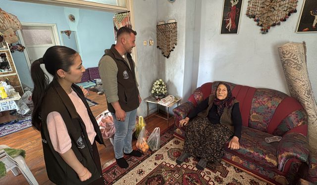Emirdağ'da Yaşlılara Telsizli Destek: "Bas-Konuş Projesi ile İhtiyaçlar Anında Gideriliyor"