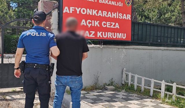 Afyon’da ruhsatsız silah taşımaktan cezası bulunan şahıs yakalandı