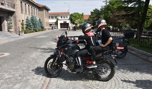 LGS'de Geç Kalan Öğrencilerin İmdadına Polis Yetişecek: "Sirenler Gelecek İçin Çalacak"
