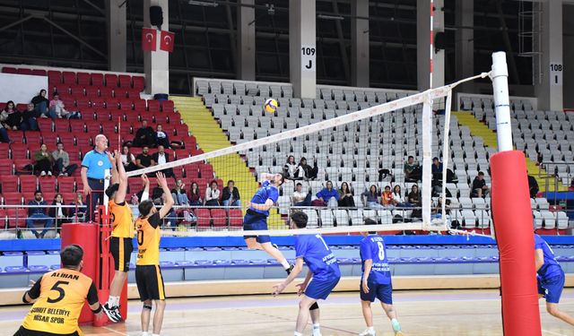 Filede Şampiyon Belli Oldu: Afyon'da Erkekler Voleybol Müsabakaları Sona Erdi