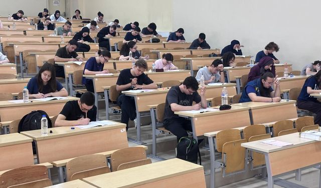 Geleceğin üniversitelileri sınav provasında buluştu: Fen Lisesi öğrencileri AFSÜ'de ter döktü