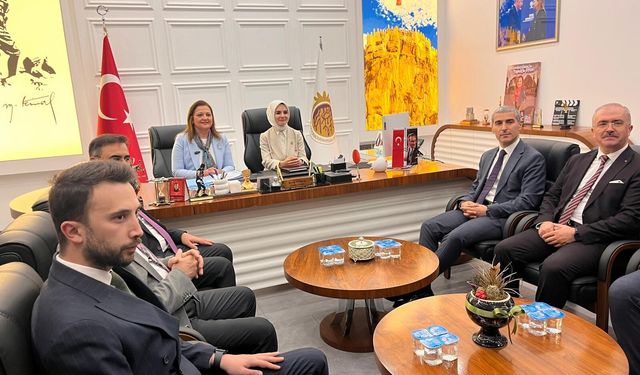 2 yıl sonra belediyeyi ziyaret eden ilk bakan