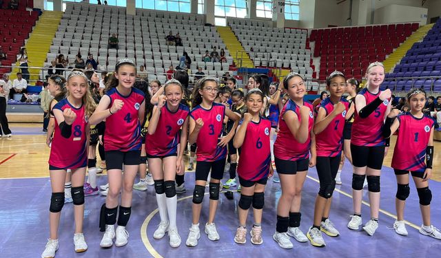 Afyon’da voleybolda Mini Kızlar Ligi'nde o kulüp şampiyon oldu