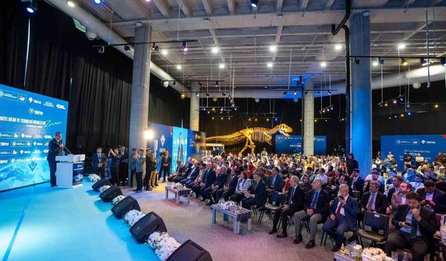 Bilim Uşak Ekibi 5. Türkiye Bilim ve Teknoloji Merkezleri Zirvesi'ne katıldı