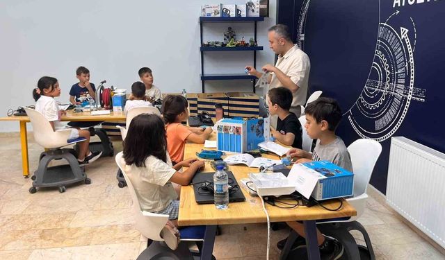 Bilim Sincan'da Geleceğin Mühendisleri Kendi Robotlarını Üretiyor