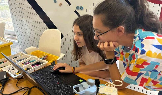 Bilim Uşak'ta Çocuklar Yaz Tatilini Bilim ve Teknolojiyle Değerlendirdi
