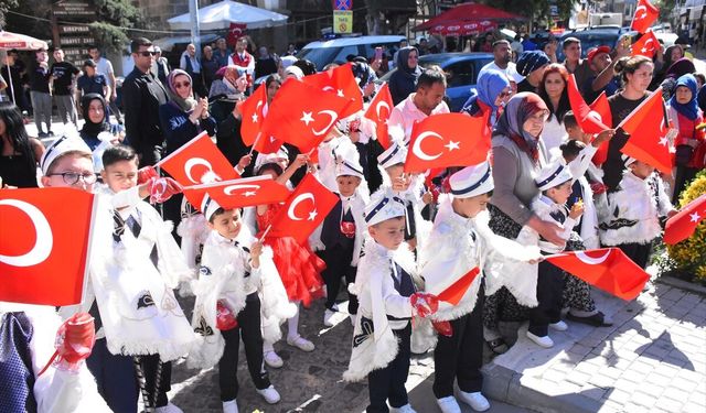 Afyon'da 25 çocuk için toplu sünnet şöleni düzenlendi: "Ecdadın emanetini yerine getiriyoruz"