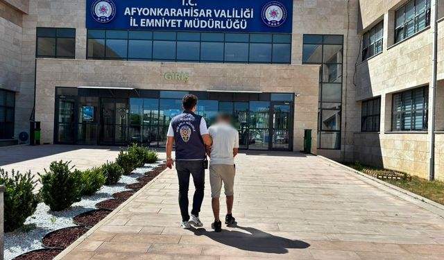Afyon’da aranan dolandırıcı yakalandı