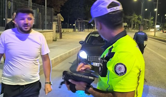 Afyon Şuhut'ta polis denetimleri: 50 araç kontrol edildi, sürücülere uyarı