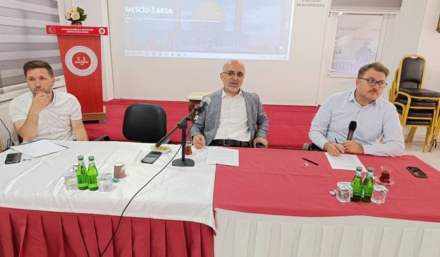 Afyon'da Özel Umre Turu İstişare Toplantısı yapıldı: Vatandaşlara daha etkin hizmet hedefleniyor