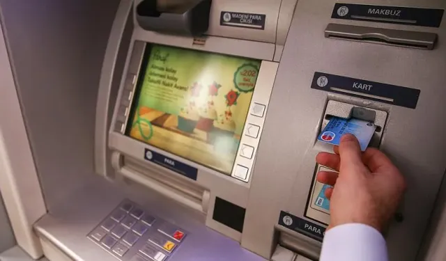ATM'lerde küçük banknot devri kapanıyor: 100 TL'nin altında para çekilemeyecek!