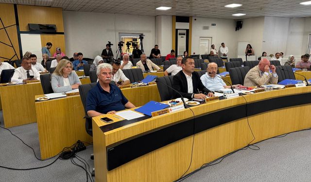 Mecliste "Endüstri Meslek Lisesi" Çatlağı: MHP 'Ret' Dedi, AK Parti 'Yıkılmasın' Diye Savundu