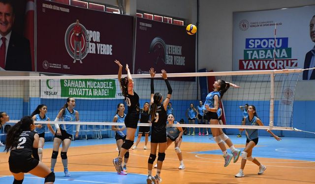 ANALİG Voleybol 1. Etap 2. Grup müsabakaları Afyon'da başladı: 10 ilden 18 takım, 350 sporcu sahada!