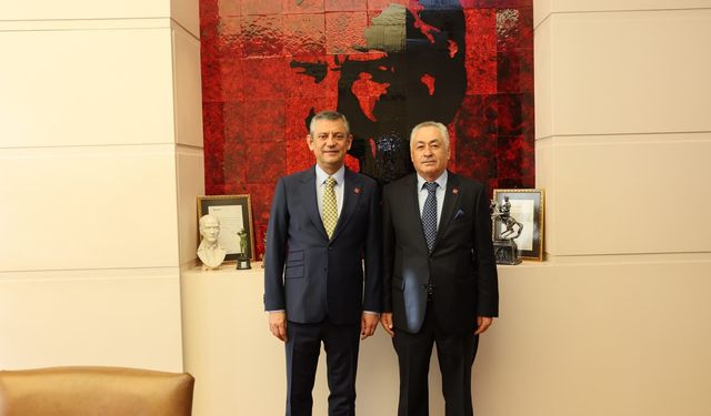 Hasan Karadeniz: “Özgür Özel’in liderliğinde doğacak yeni siyasi harekette yer almak üzere yola çıktık”