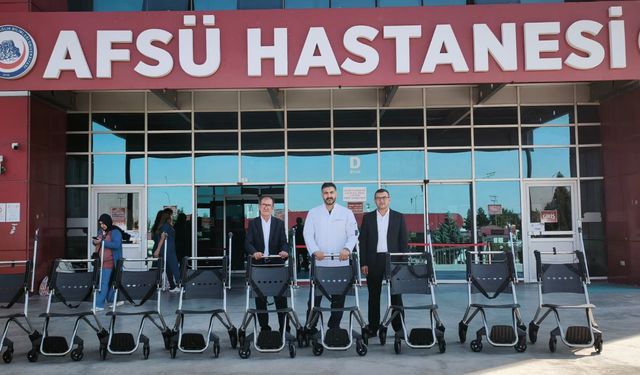 Ahmetpaşa Belediyesi’nden hastalara destek: 10 adet tekerlekli hasta sandalyesi hibe edildi