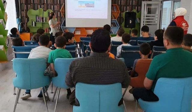 Erfelek'te Gençlere Dijital Dünyanın Riskleri Anlatıldı