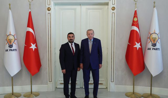 Afyon’un yeni AK Parti İl Başkanı Özgür Kavak’tan Erdoğan’la ilk fotoğraf