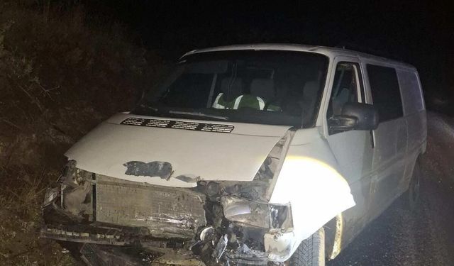 Bozüyük'te Kafa Kafaya Çarpışma: 5 Kişi Yaralandı