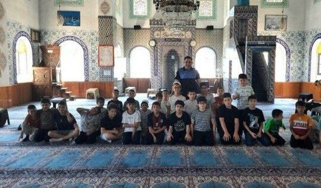 Bilecik'te Kur'an Kursu Öğrencilerine Güvenli İnternet Eğitimi