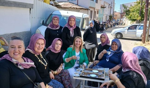 Bilecik'te Gelin Konvoyunun Önünü Kestiler: Belediye Başkanı Masa Kurup Tavla Oynadı!