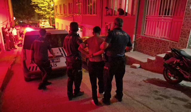 Eskişehir’de polis müdahalesi sırasında genç ters kelepçeyle gözaltına alındı