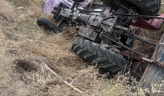 Adıyaman’da traktör şarampole devrildi: Sürücü hayatını kaybetti