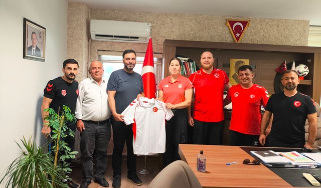 Kadın Güreş Milli Takımı Dünya Şampiyonası hazırlıklarını Afyon'da sürdürüyor: 26 sporcu şampiyonaya hazırlanıyor