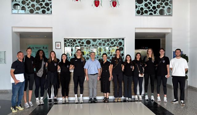 Afyon Belediye Yüntaş Kadın Voleybol Takımı'ndan PARKHAYAT'ta sezon öncesi sağlık kontrolü