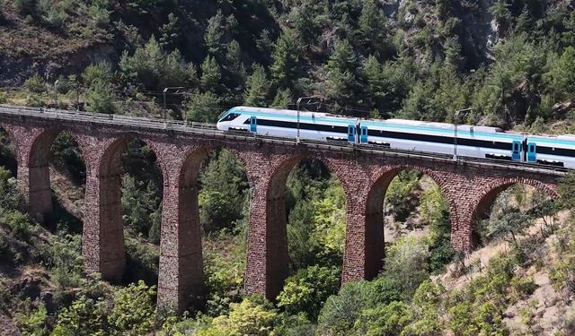 Bakan Uraloğlu: "Milli Elektrikli Hızlı Trenimiz Saatte 250 Kilometre Hıza Ulaştı"