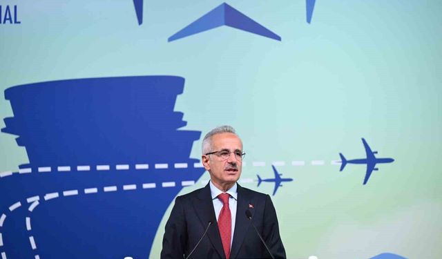 Bakan Uraloğlu: "Canlı Uçuş Takip Sistemiyle Türkiye Hava Sahasındaki Uçuşlar Anlık İzlenebiliyor"