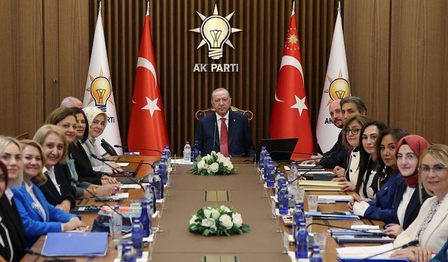 Cumhurbaşkanı Erdoğan, AK Parti'nin kadın belediye başkanlarını kabul etti: Burcu Köksal da katıldı