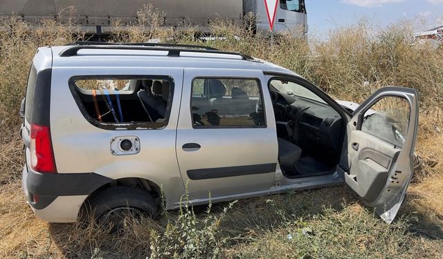 Afyon’da otomobil şarampole girdi: Yaralılar var!