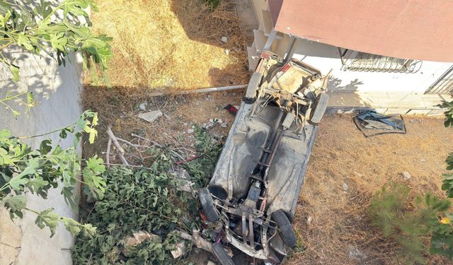 Bilecik Haber: Otomobil apartman bahçesine uçtu, 3 yaralı