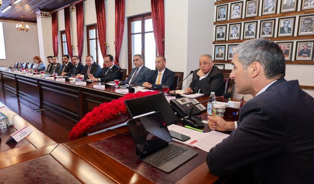 Vali Aktaş’tan kaymakamlara talimat: Hizmetler vatandaş odaklı yürütülecek