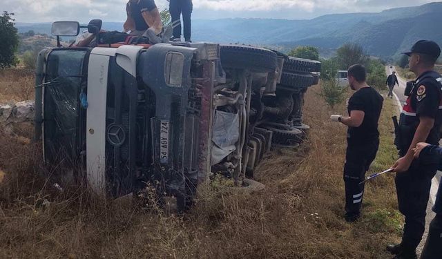 Bilecik'te Beton Mikseri Devrildi: 2 Yaralı